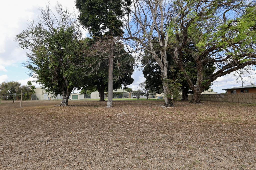 67 Tenth St, Home Hill, QLD 4806