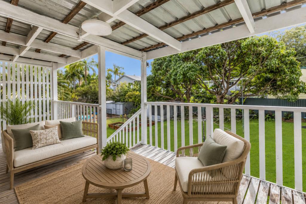 29 Bunyip St, Burleigh Heads, QLD 4220