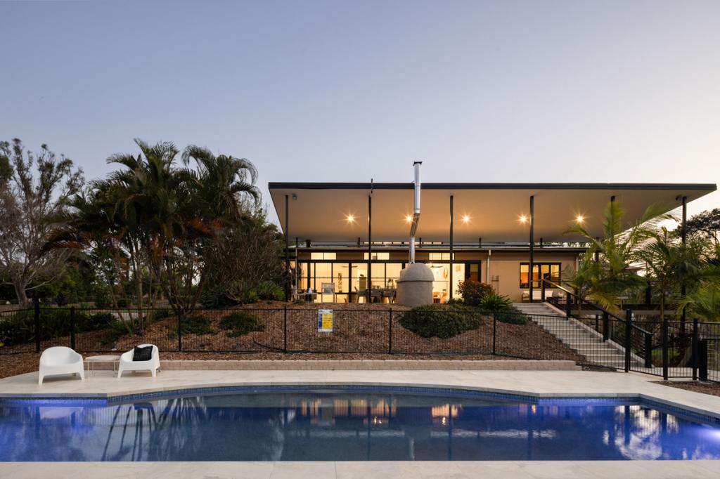 8 River Oaks Dr, Eatons Hill, QLD 4037