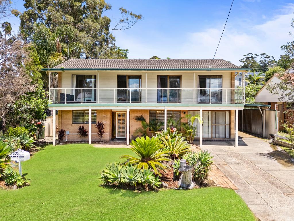 8 Althea Pl, Point Clare, NSW 2250