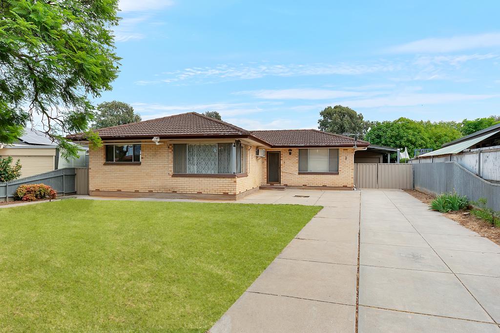 15 Down Cres, Salisbury Downs, SA 5108