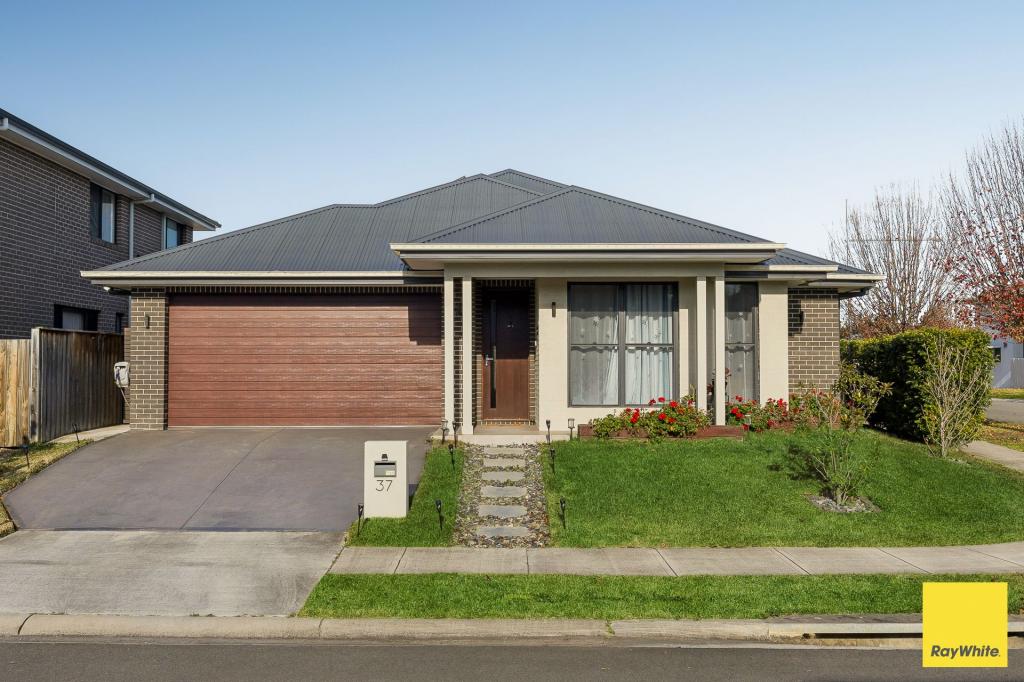 37 Bowen Cct, Gledswood Hills, NSW 2557