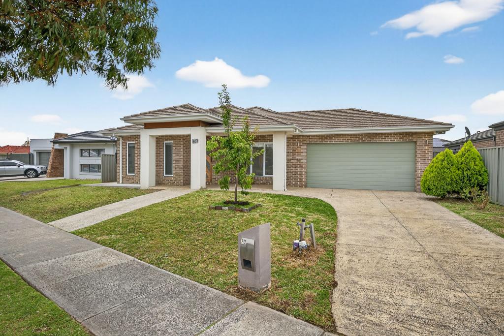 70 STATELY DR, CRANBOURNE EAST, VIC 3977