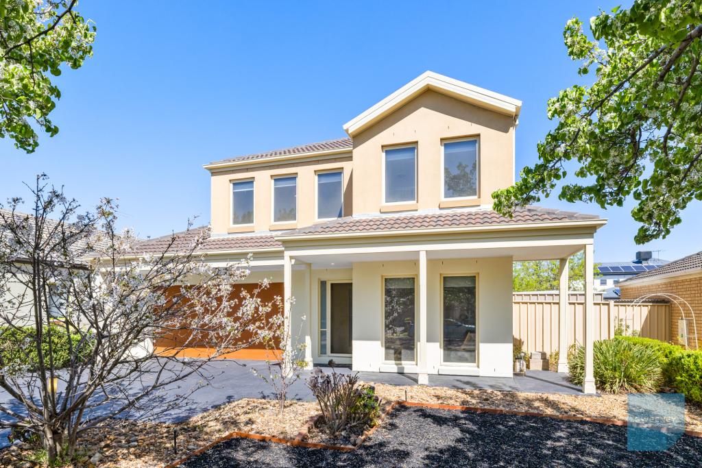 8 Kings Domain, Caroline Springs, VIC 3023