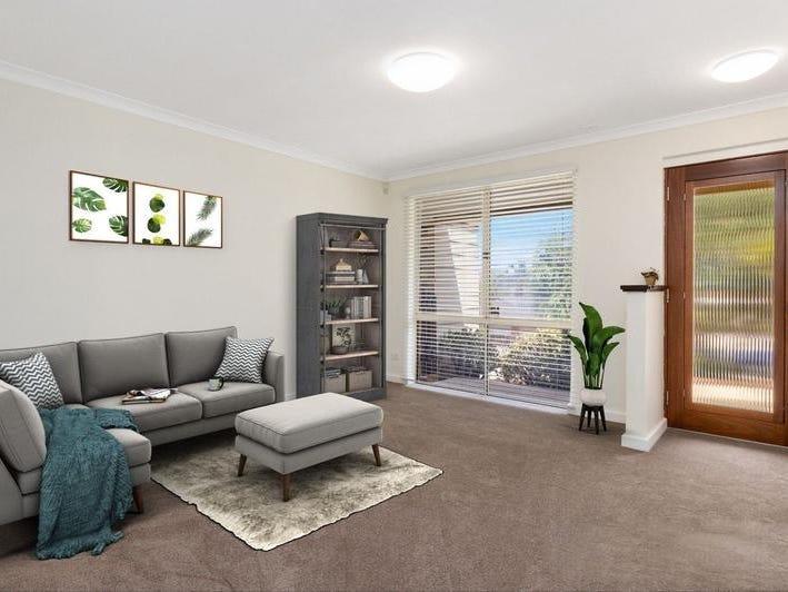 18 Cromer Gdns, Parmelia, WA 6167