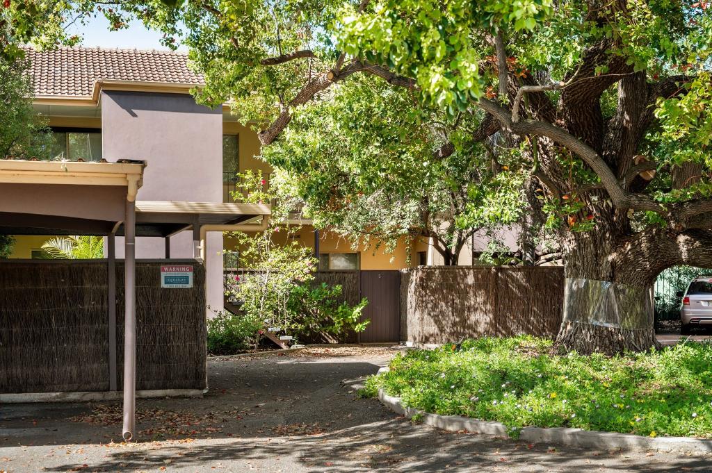 10/1a Hartland Ave, Black Forest, SA 5035