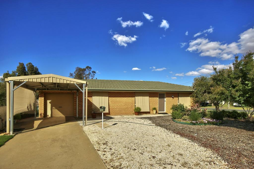 6 NORRIS CT, DENILIQUIN, NSW 2710