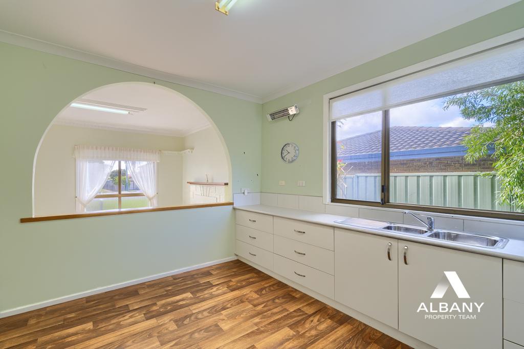 15 Katoomba St, Orana, WA 6330