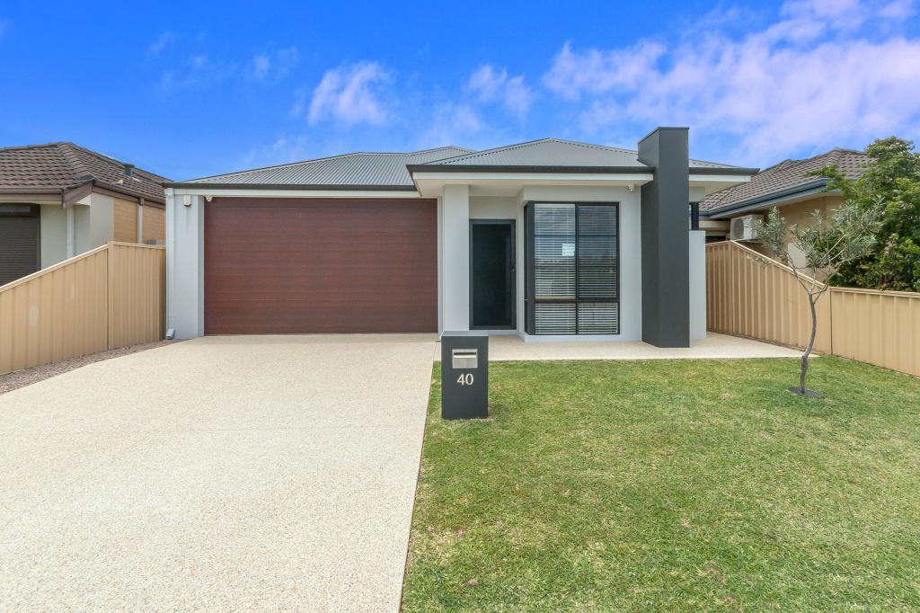40 MIDDLE PKWY, CANNING VALE, WA 6155