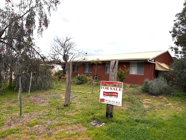 7 Gnowing St, Wandering, WA 6308