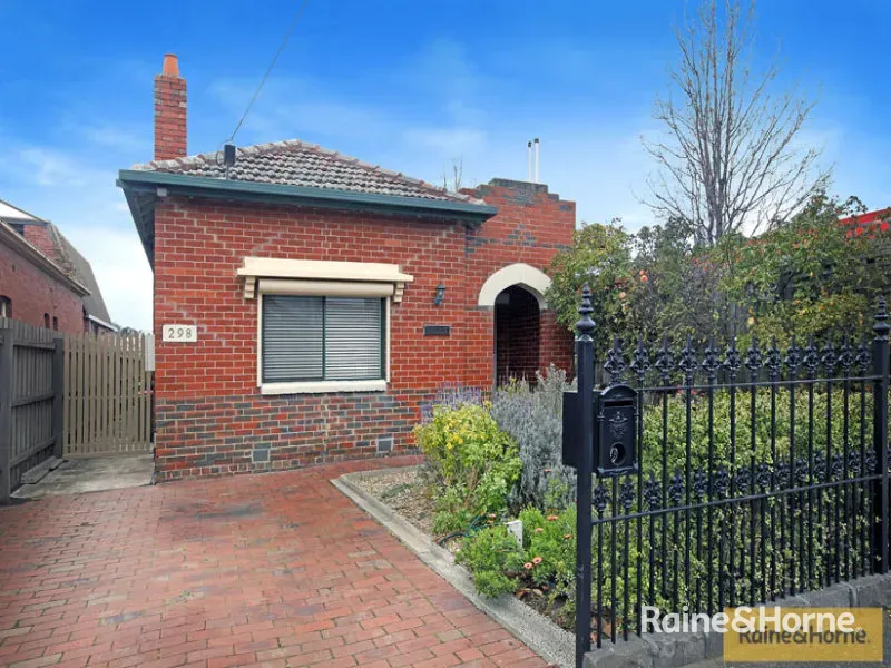 298 ASCOT VALE RD, MOONEE PONDS, VIC 3039