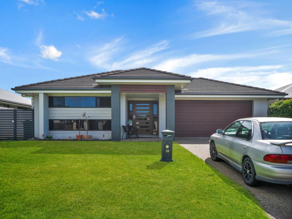 38 Lancaster Way, Ooralea, QLD 4740