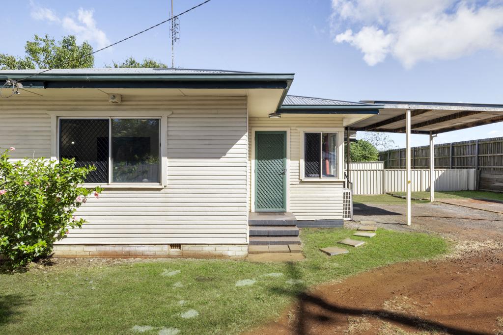 813 Ruthven St, Kearneys Spring, QLD 4350