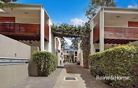 8/5 Sovereign St, Indooroopilly, QLD 4068