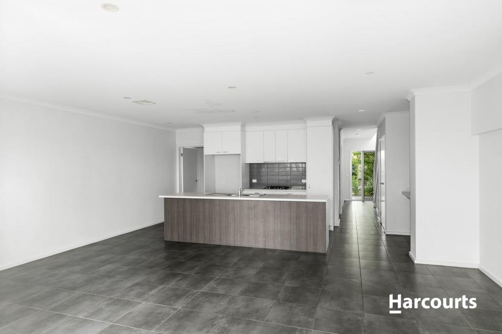31/23 Atlantic Dr, Pakenham, VIC 3810