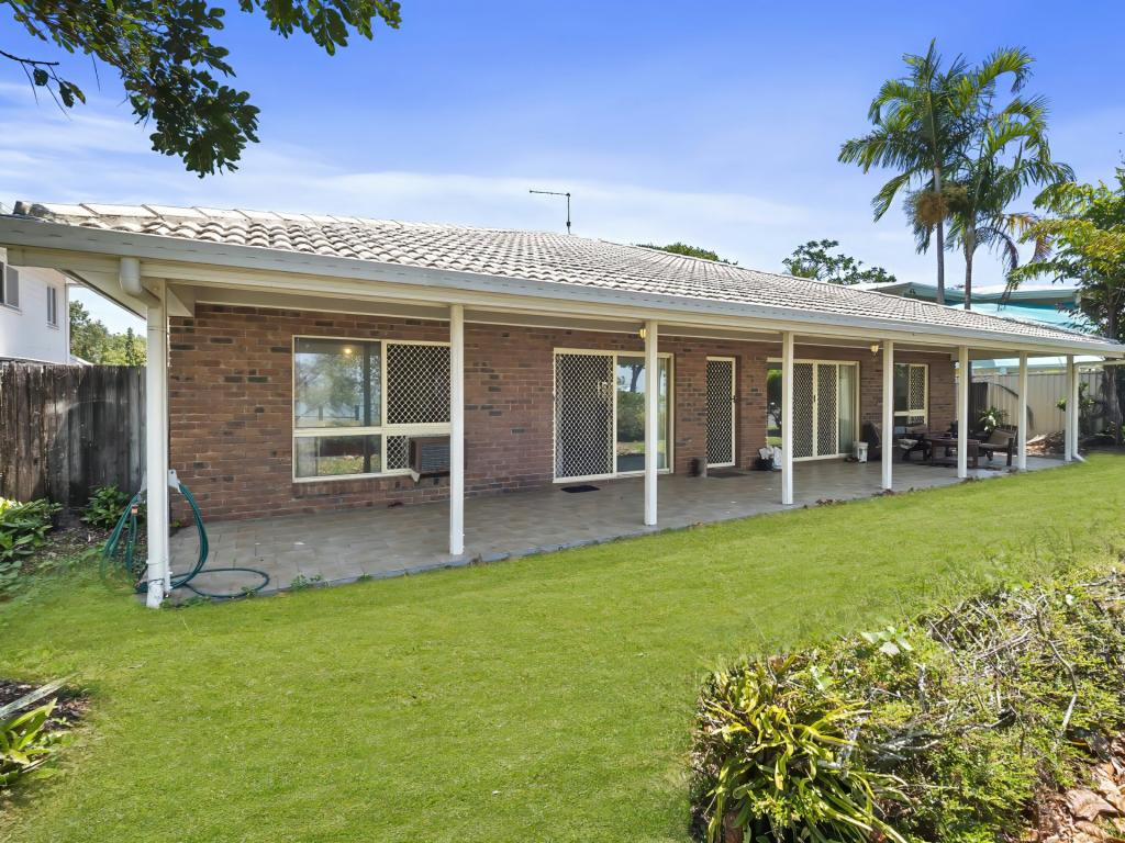 23 Casuarina St, Holloways Beach, QLD 4878