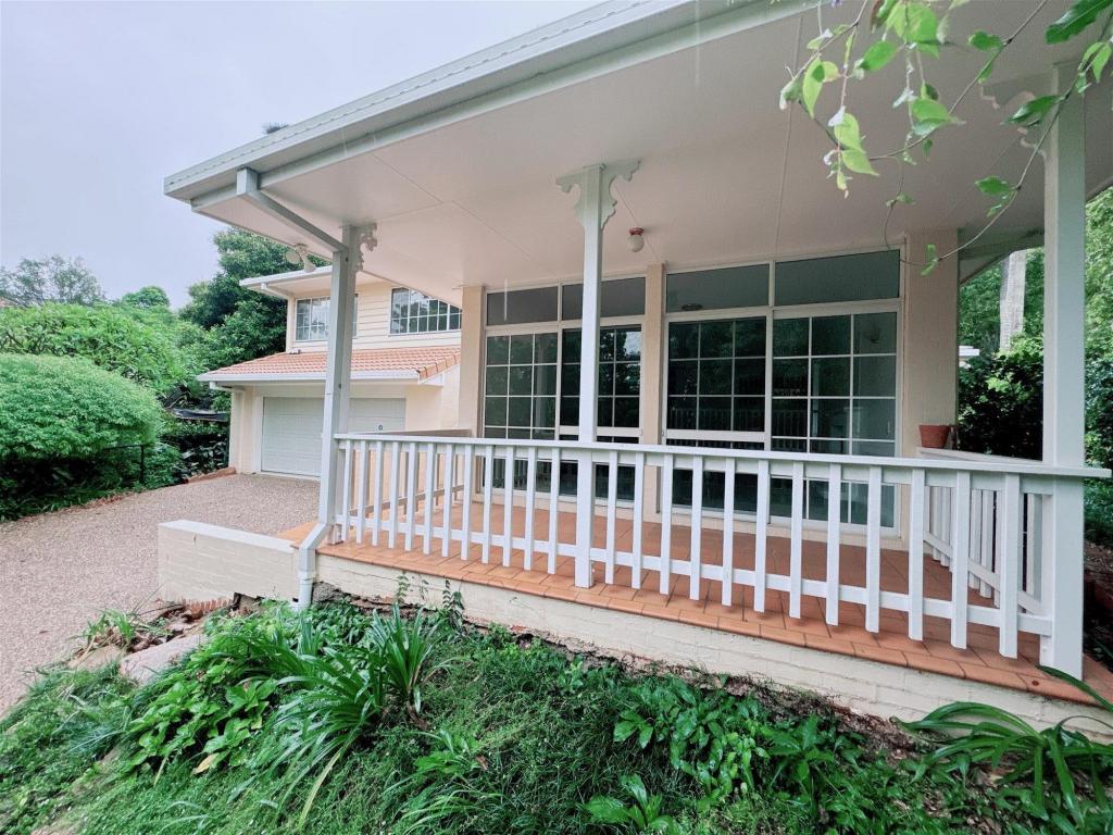 11 Carnoustie Ct, Indooroopilly, QLD 4068