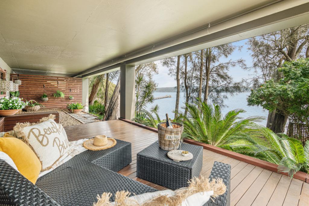 297 Avoca Dr, Green Point, NSW 2251