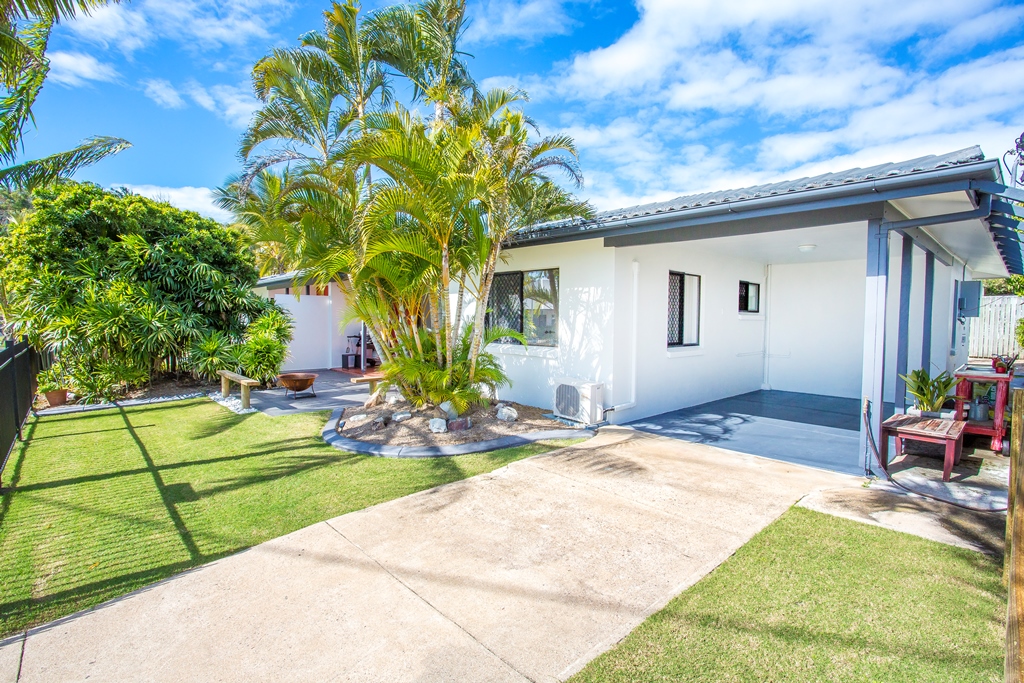 2/2 Larapinta Ct, Rainbow Beach, QLD 4581