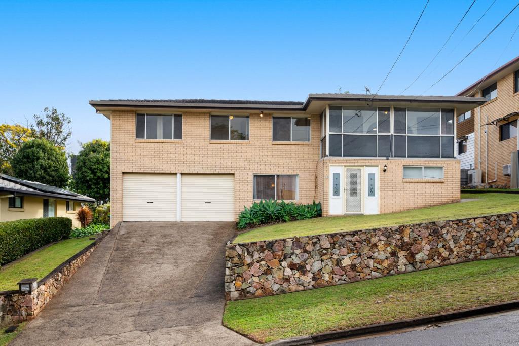 18 Azanian St, Upper Mount Gravatt, QLD 4122