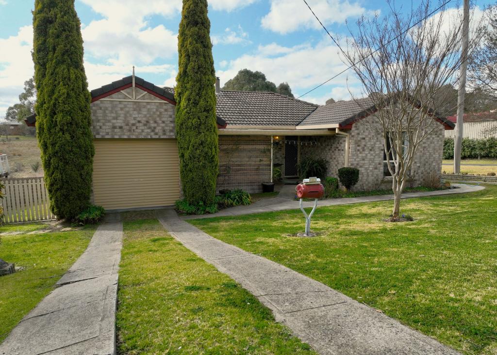 16 Robinson Ave, Glen Innes, NSW 2370