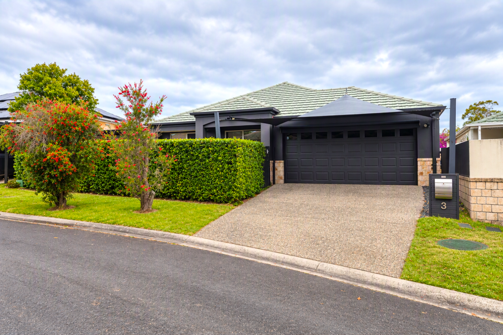 3 Leighanne Cres, Arundel, QLD 4214