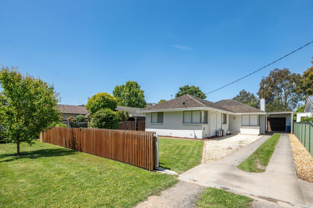 11 BROWN ST, LEONGATHA, VIC 3953