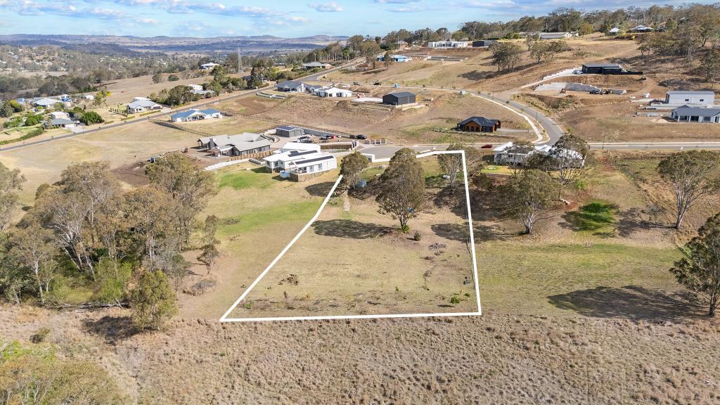 8 Ashbury Ct, Mount Rascal, QLD 4350