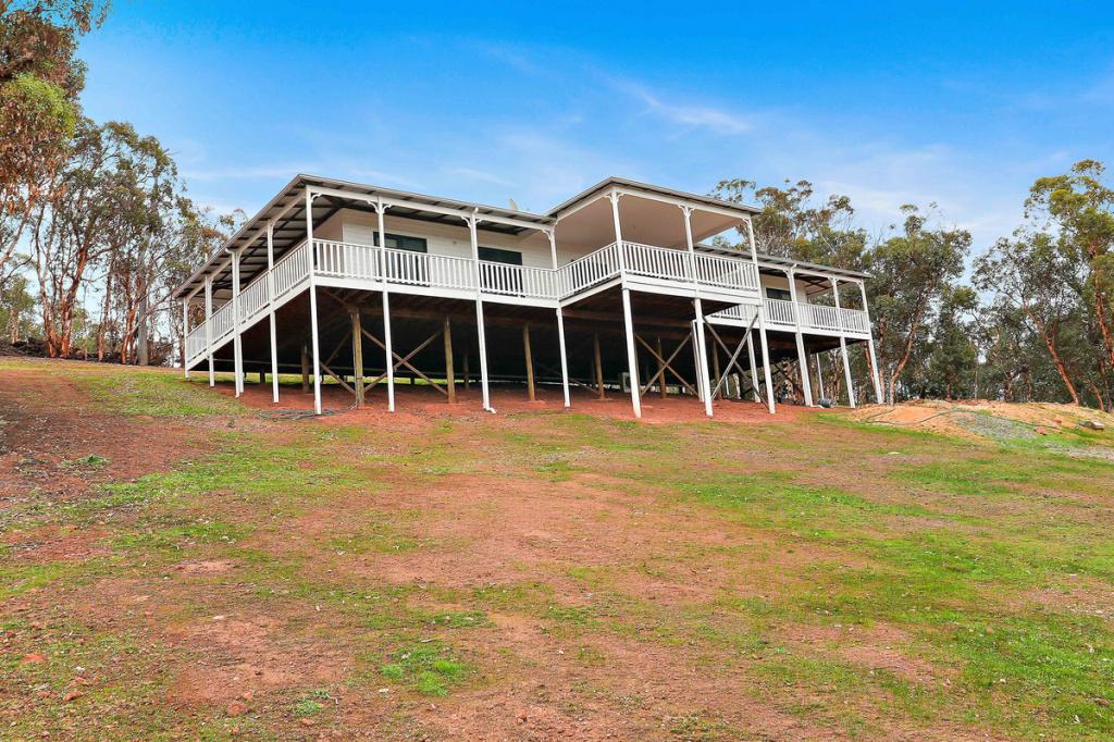 175 O'Connell Rd, Wandering, WA 6308