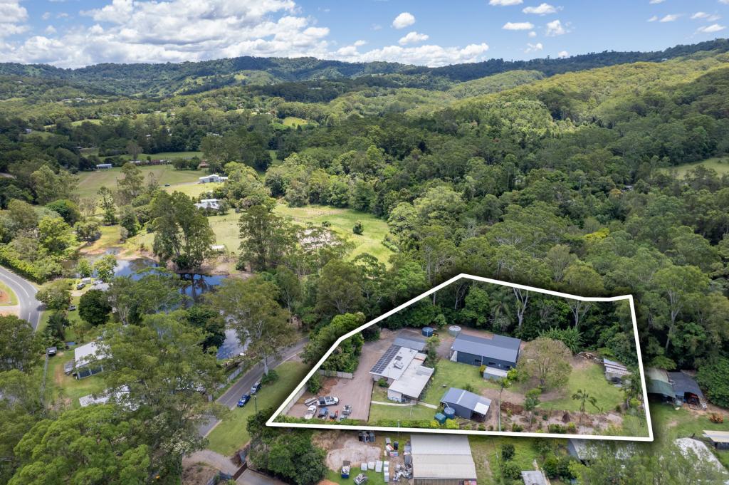 8 CARRUTHERS RD, WEST WOOMBYE, QLD 4559