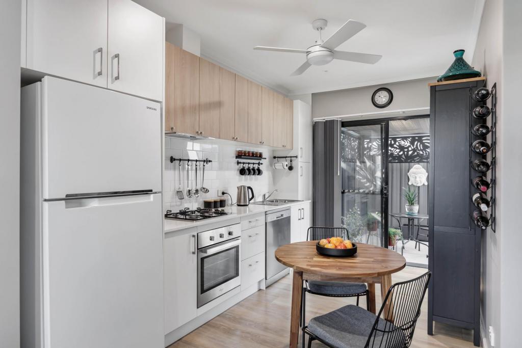 2/1a Mitchell St W, Seaton, SA 5023