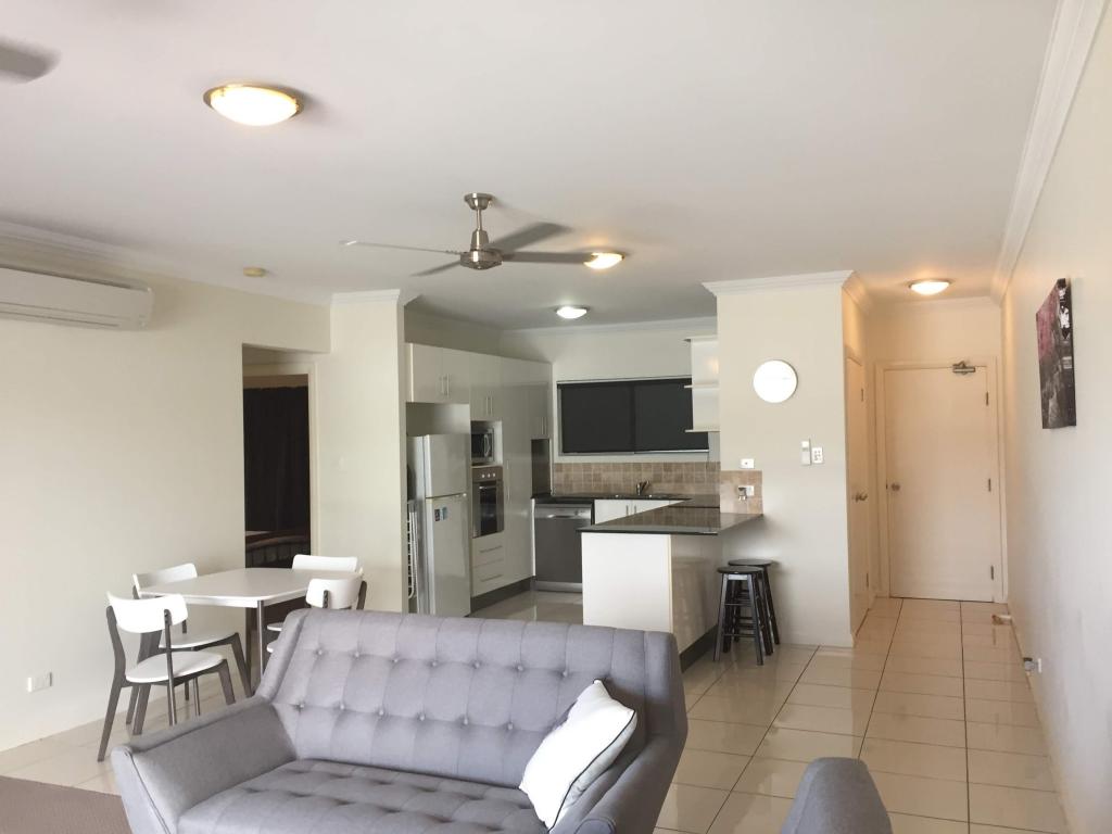 33/3 DELORAINE CL, CANNONVALE, QLD 4802