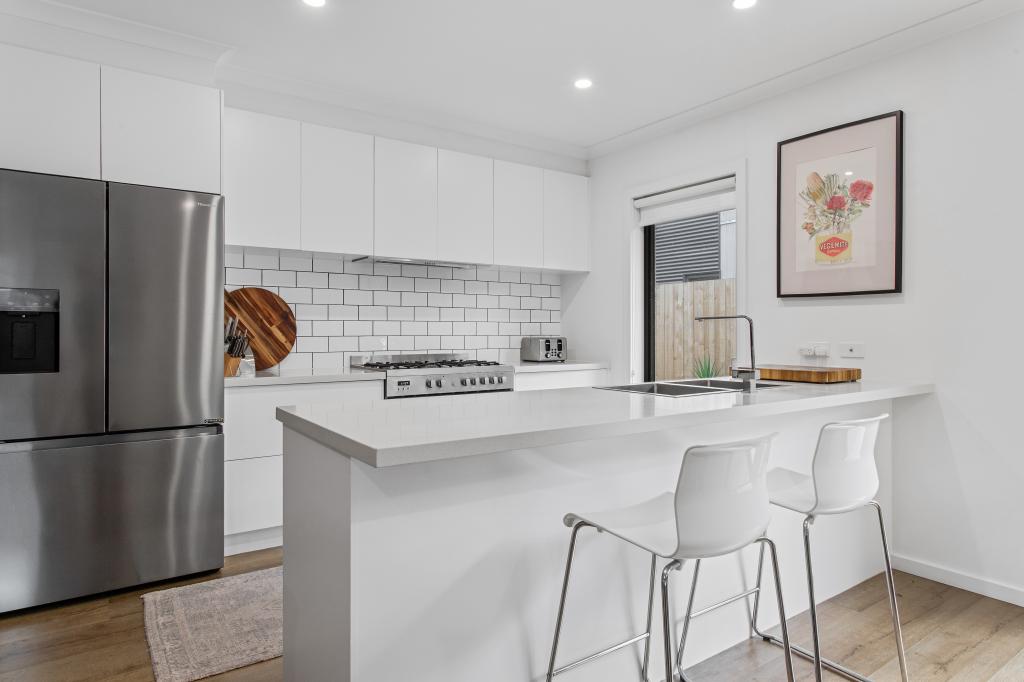 2/27 Shakespeare Ave, Mooroolbark, VIC 3138