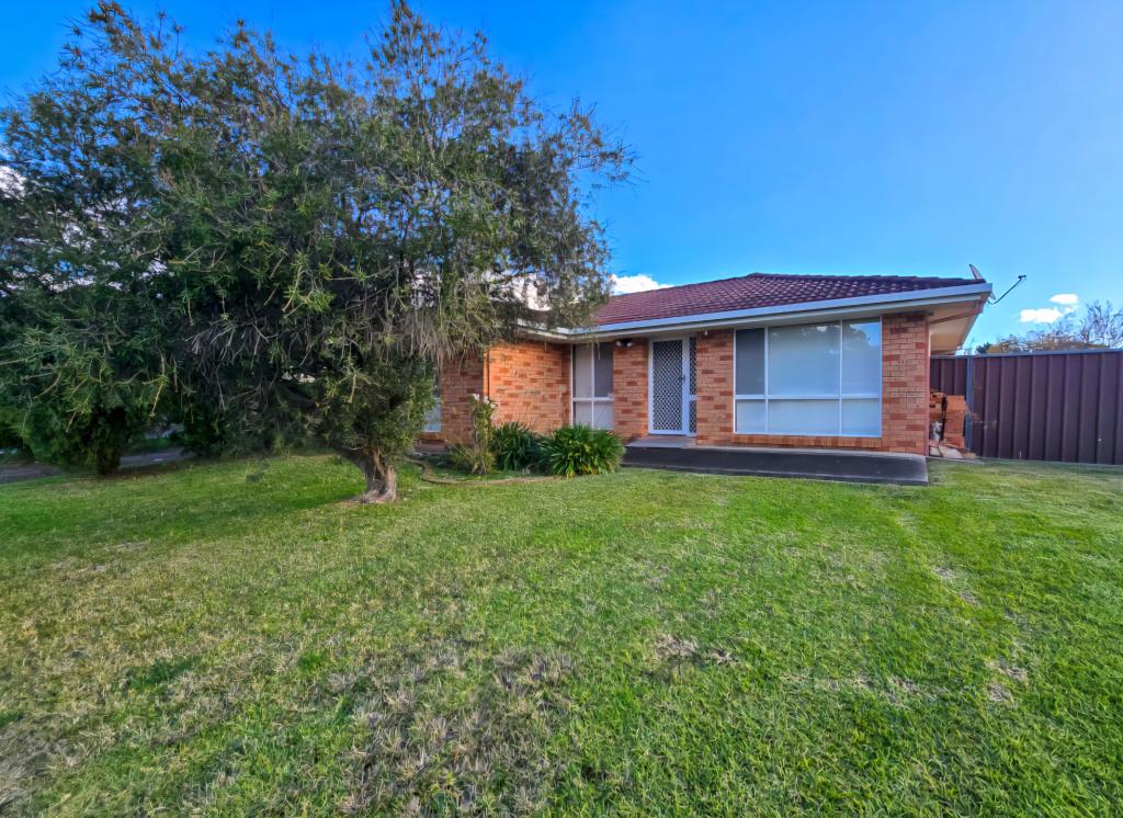 31 Bernardo St, Rosemeadow, NSW 2560