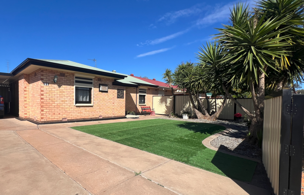 21 Knight St, Whyalla Stuart, SA 5608