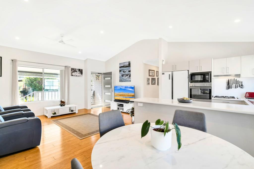 101/36 GOLDING ST, YAMBA, NSW 2464