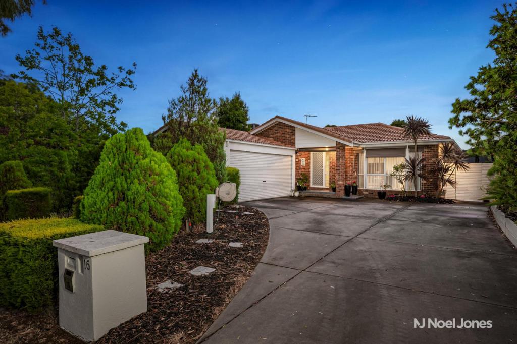16 Lakeside Cres, Croydon Hills, VIC 3136