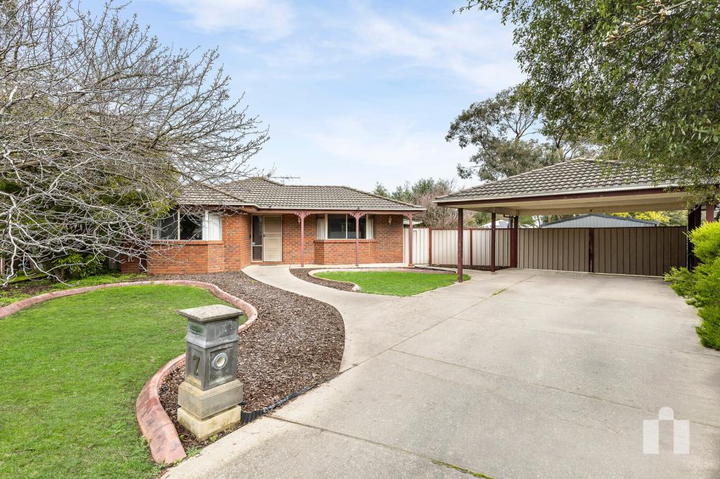 7 Moore Ct, Kilmore, VIC 3764