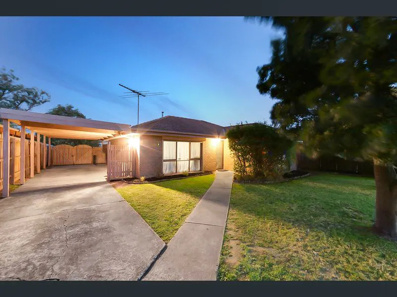 8 Katjusha Ct, Pakenham, VIC 3810