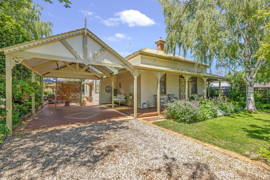 36 Young St, Bacchus Marsh, VIC 3340