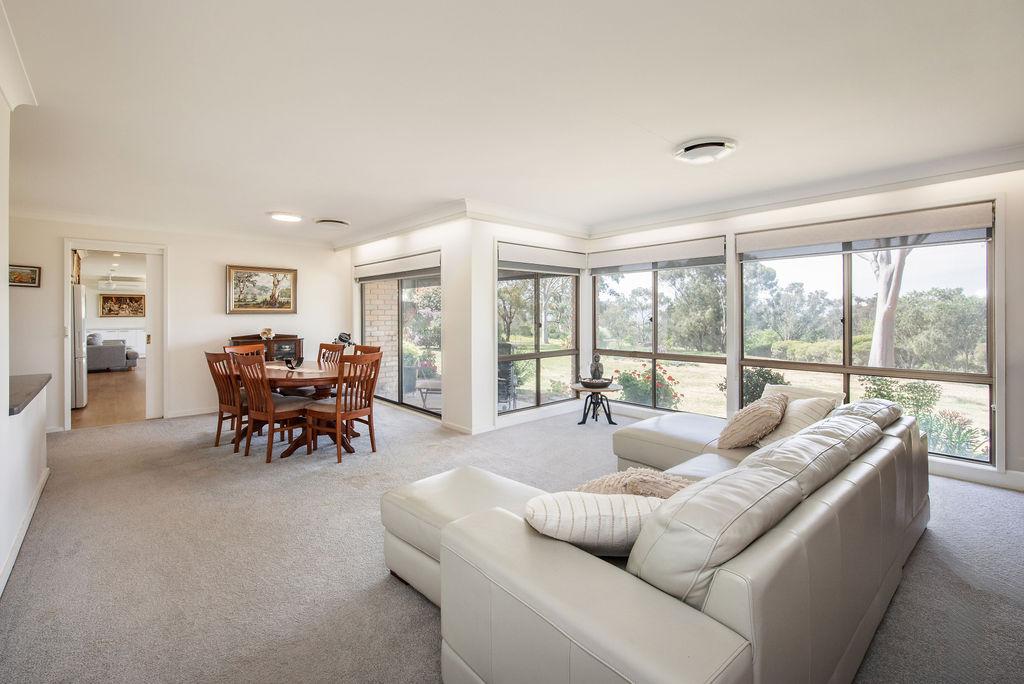 110 Dellven Dr, Table Top, NSW 2640