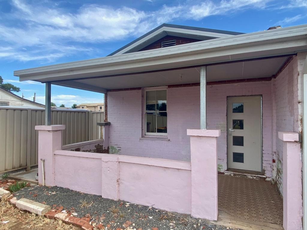 69 Canal St, Griffith, NSW 2680