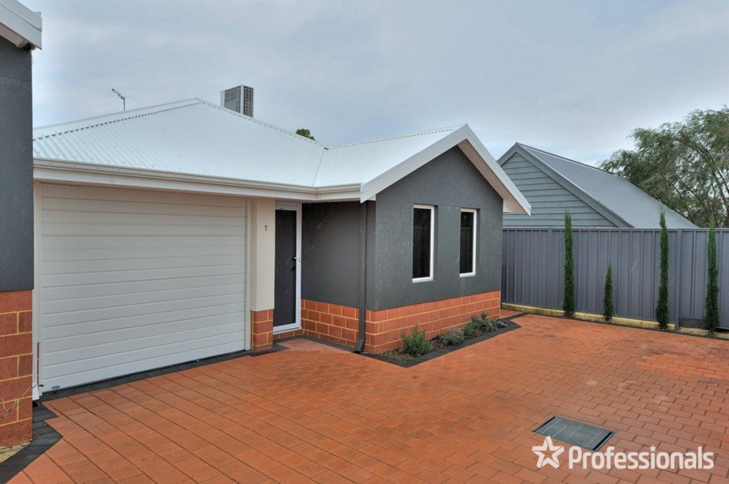 7/16 Calvert Way, Girrawheen, WA 6064