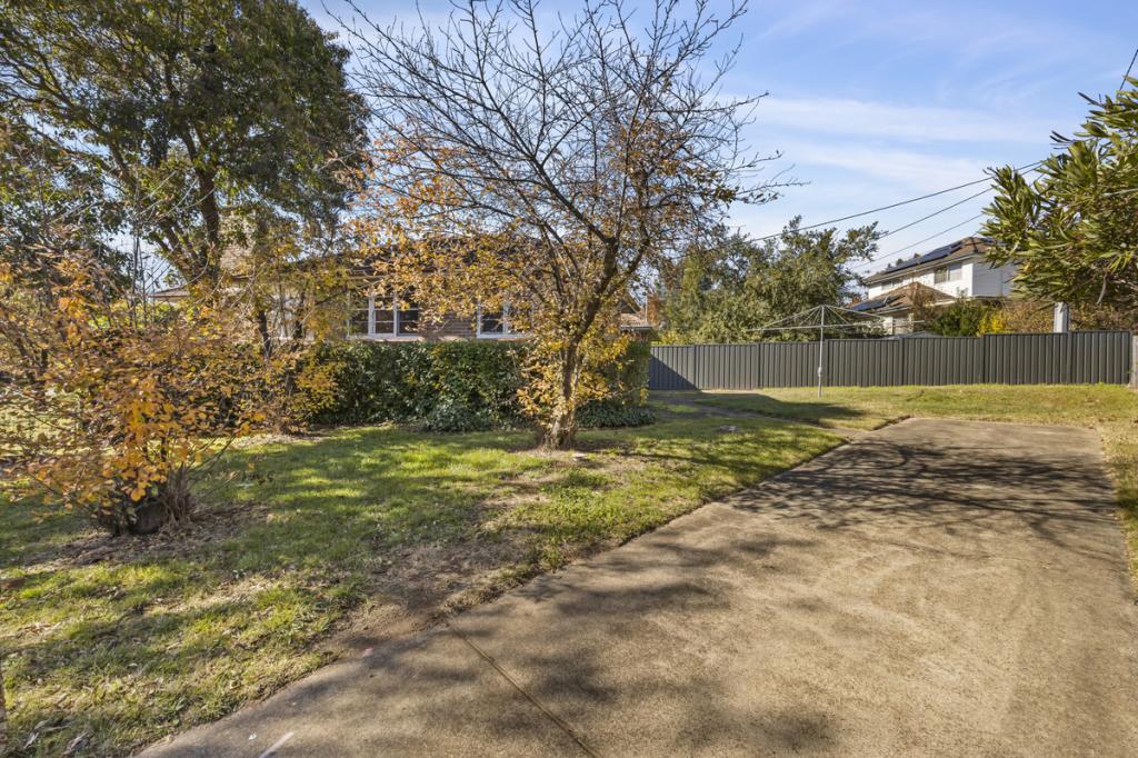 1 Gormanston Cres, Deakin, ACT 2600