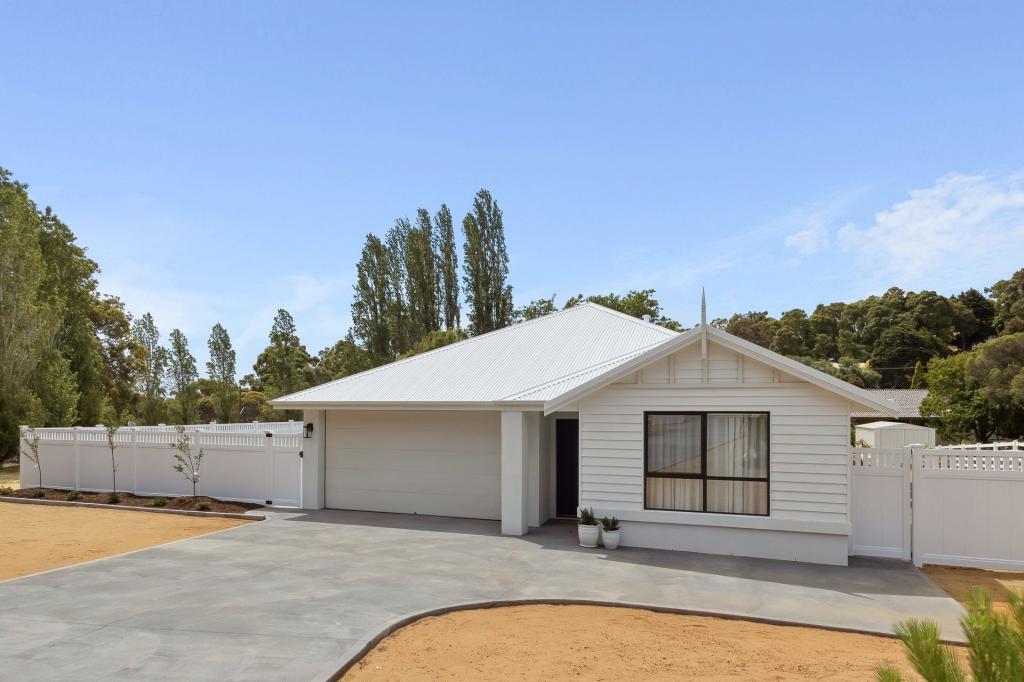 95 Welshpool Rd E, Lesmurdie, WA 6076