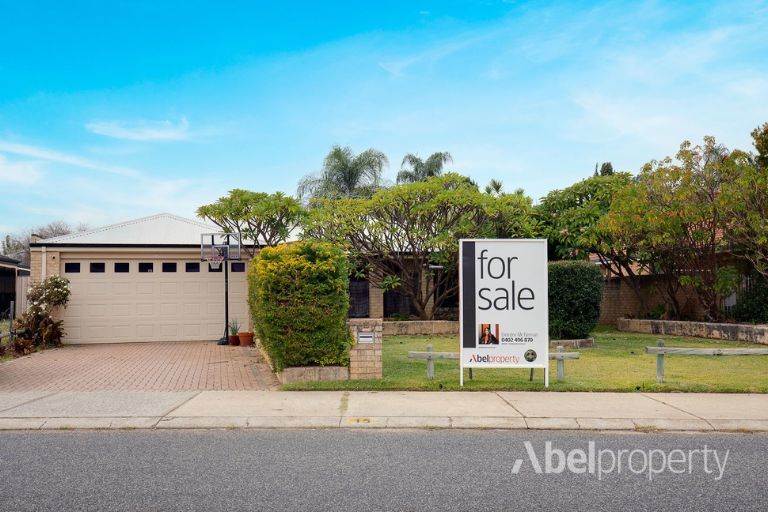 15 Myerson Cres, Maida Vale, WA 6057