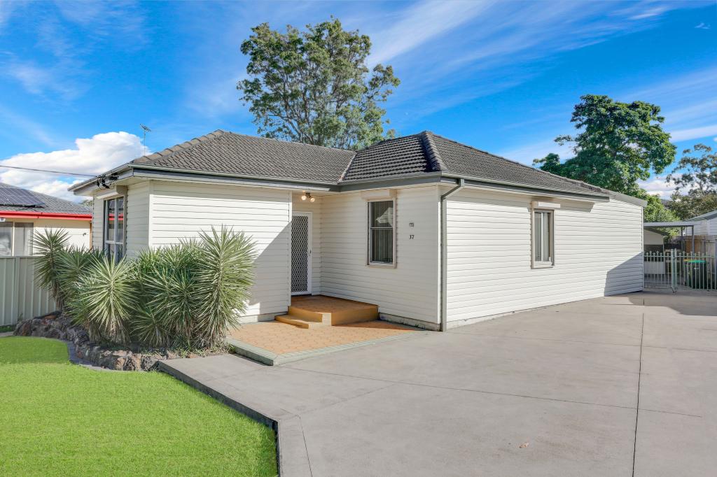 37 KOORABEL RD, LALOR PARK, NSW 2147