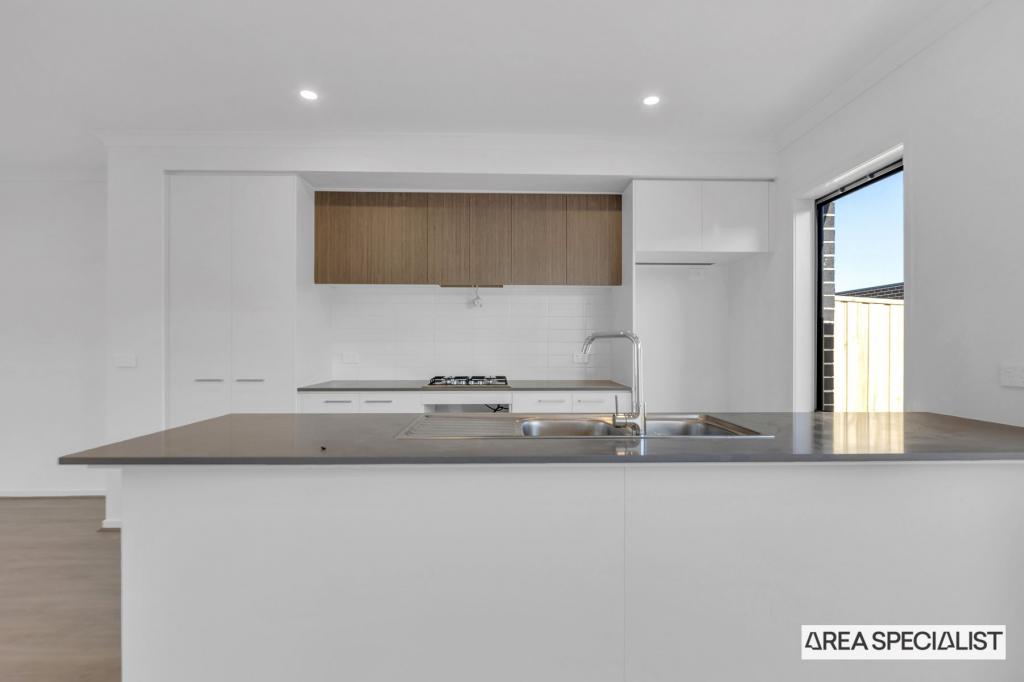 18 HELWANI WALK, TRUGANINA, VIC 3029