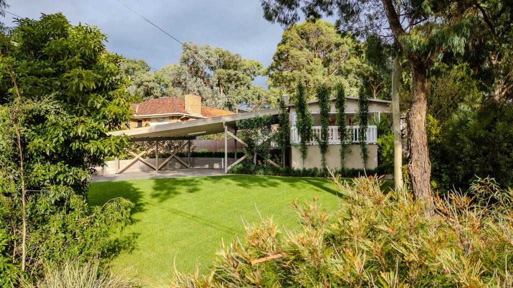 17 Meadow Cres, Montmorency, VIC 3094