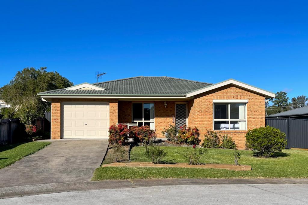 4 Carrie Cres, Moruya, NSW 2537